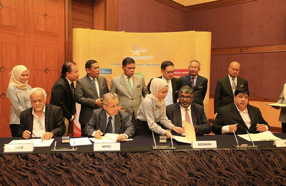 Majlis Menandatangani MoU MyCC bersama Monash University, BAC, dan MIER sempena Perhimpunan Bulanan KPDNHEP Disember 2019