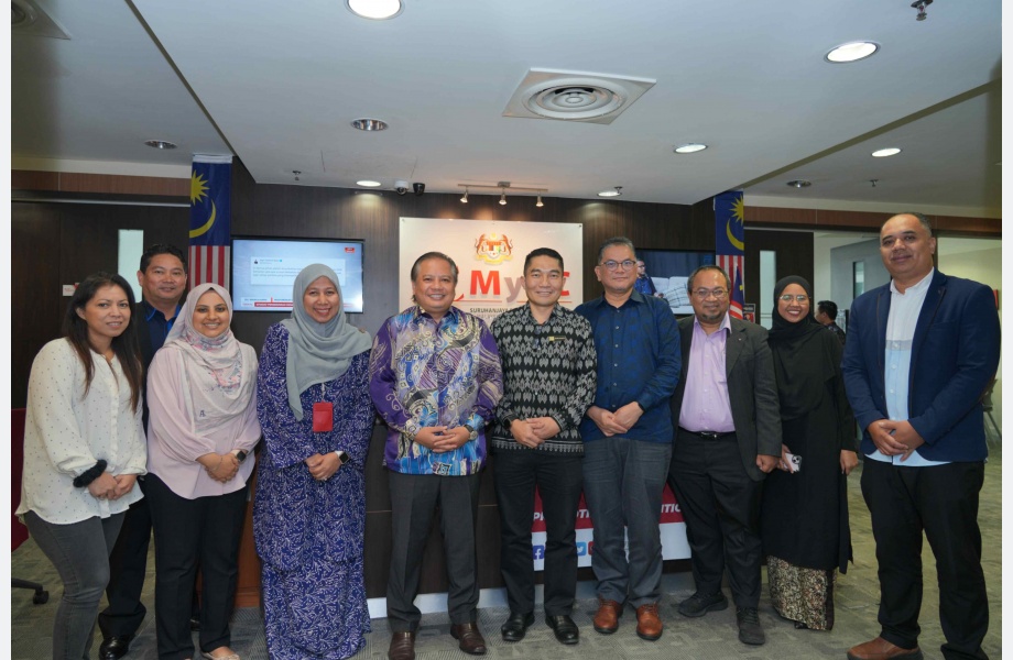 Talk to Hume Cement Sdn. Bhd.