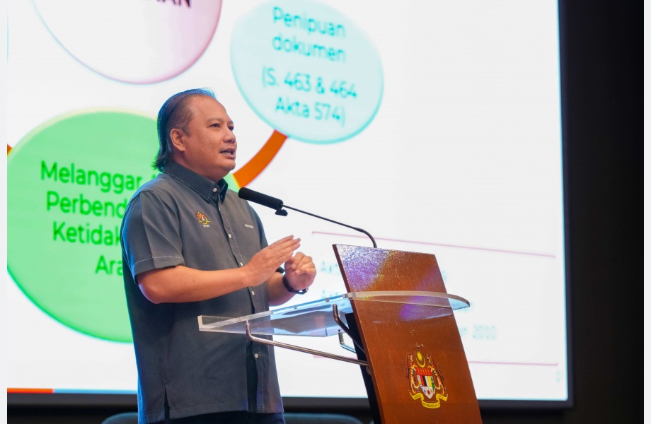 Majlis Penyampaian Amanat YBhg. Datuk Azman Bin Mohd Yusof, KSU KESUMA Kepada Pusat Tanggungjawab (PTI) Di Bawah KESUMA - Tipuan Bida dalam Perolehan Awam