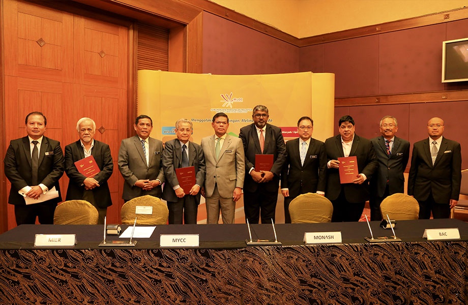 Majlis Menandatangani MoU MyCC bersama Monash University, BAC, dan MIER sempena Perhimpunan Bulanan KPDNHEP Disember 2019